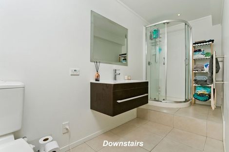 Photo of property in 32 Hogans Road, Glenfield, Auckland, 0629