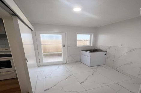 Photo of property in 82 Muir Avenue, Mangere Bridge, Auckland, 2022