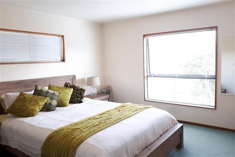 Photo of property in 1a Romulus Place, Totara Vale, Auckland, 0629