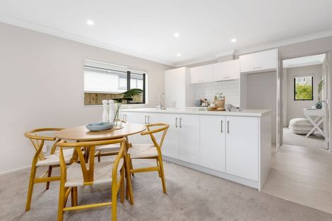 Photo of property in 2 Brindle Way, Newlands, Wellington, 6037