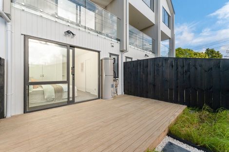 Photo of property in 4/113 Te Atatu Road, Te Atatu South, Auckland, 0610