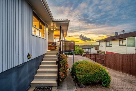 Photo of property in 28 Lewisham Street, Highland Park, Auckland, 2010