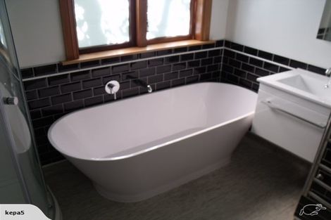 Photo of property in 27 Moffitt Street, Vogeltown, Wellington, 6021