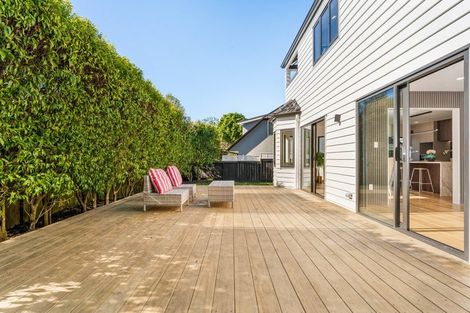 Photo of property in 2/19 Rodney Road, Northcote Point, Auckland, 0627