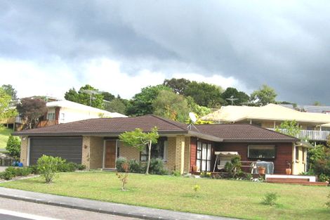 Photo of property in 15 Kerlin Crescent, West Harbour, Auckland, 0618