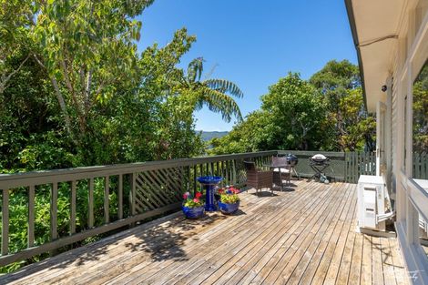 Photo of property in 6 Ardal Grove, Tirohanga, Lower Hutt, 5010