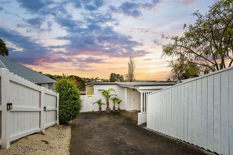 Photo of property in 68a Colwill Road, Massey, Auckland, 0614