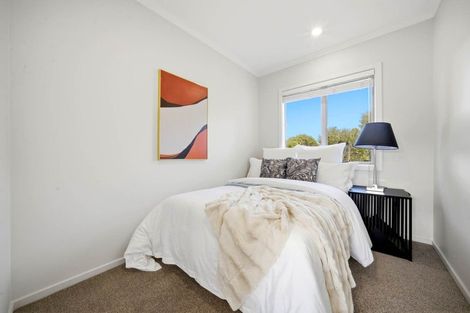 Photo of property in 12 Quincey Place, Massey, Auckland, 0614