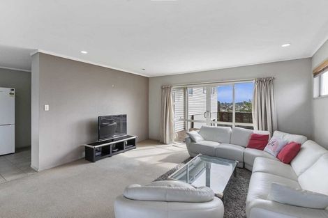 Photo of property in 92 Sunset Road, Unsworth Heights, Auckland, 0632