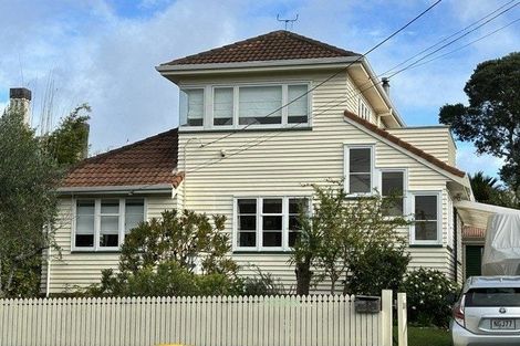 Photo of property in 8 Niccol Avenue, Narrow Neck, Auckland, 0624