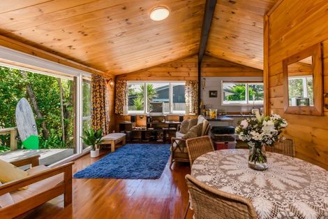 Photo of property in 36 William Street, Waikanae Beach, Waikanae, 5036