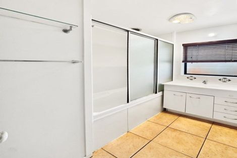 Photo of property in 1/81 Aviemore Drive, Highland Park, Auckland, 2010