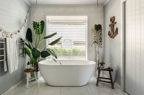 Photo of property in 165 Rowesdale Drive, Ohauiti, Tauranga, 3112