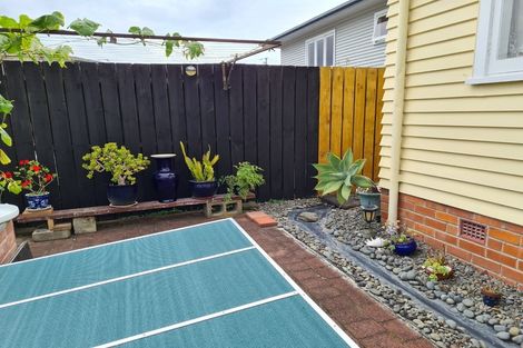 Photo of property in 20 Arahoe Road, New Lynn, Auckland, 0600