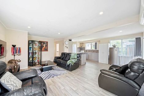 Photo of property in 8 Hyperion Drive, Randwick Park, Auckland, 2105