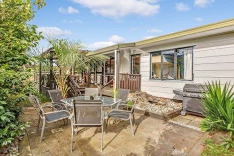 Photo of property in 2/44 Darren Crescent, Half Moon Bay, Auckland, 2012