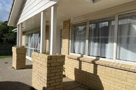 Photo of property in 2/7 Bernie Edwards Place, Botany Downs, Auckland, 2010