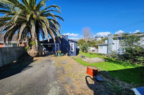 Photo of property in 27 Glenfern Road, Mellons Bay, Auckland, 2014