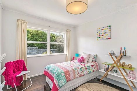 Photo of property in 15 Saffron Street, Birkdale, Auckland, 0626