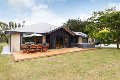 Photo of property in 10 Taumata Rise, Acacia Bay, 3385