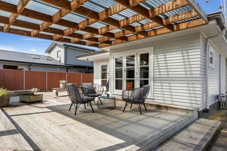 Photo of property in 33 Winston Avenue, Hokowhitu, Palmerston North, 4410