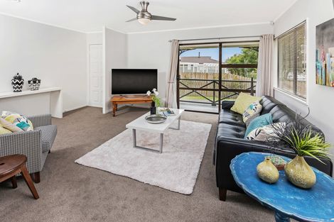 Photo of property in 25 Gosford Drive, Botany Downs, Auckland, 2010
