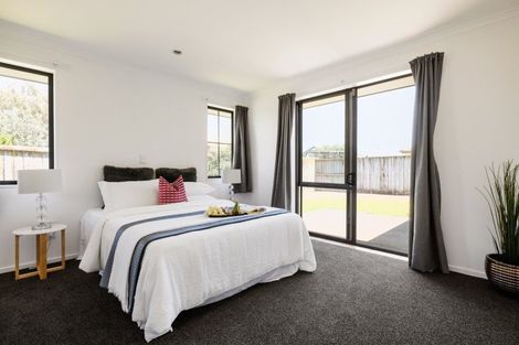 Photo of property in 15 Farnham Close, Rototuna North, Hamilton, 3210