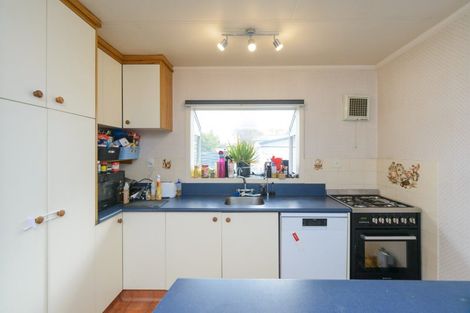 Photo of property in 27 Pinedale Parade, Milson, Palmerston North, 4414