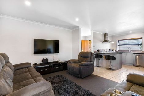 Photo of property in 9a Ballial Place, West Harbour, Auckland, 0618