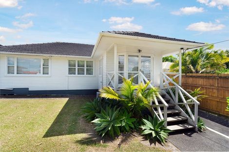 Photo of property in 16 Coniston Avenue, Te Atatu South, Auckland, 0610