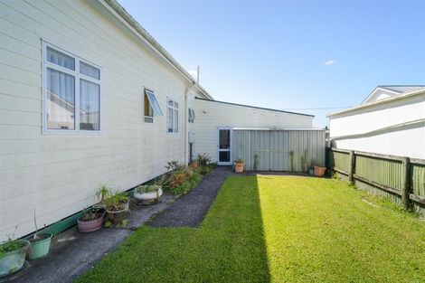 Photo of property in 20 Ross Street, Marton, 4710