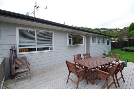 Photo of property in 18 Yarrow Place, Papakowhai, Porirua, 5024