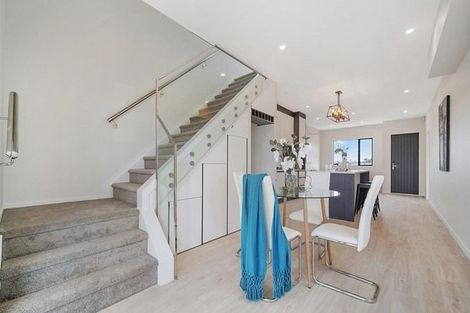 Photo of property in 9 Farranfore Road, Opaheke, Papakura, 2113