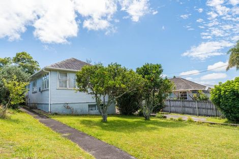 Photo of property in 13 Waione Avenue, Te Atatu Peninsula, Auckland, 0610