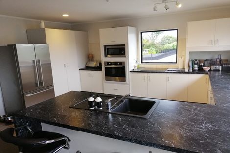 Photo of property in 24 Montclair Rise, Browns Bay, Auckland, 0630