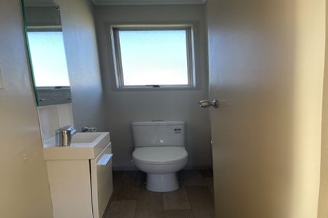 Photo of property in 13 Lisa Rise, Half Moon Bay, Auckland, 2012