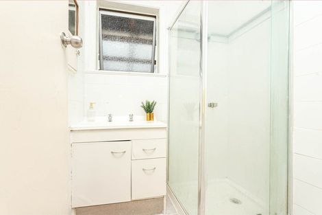 Photo of property in 32 Kelkirk Street, Kelston, Auckland, 0602