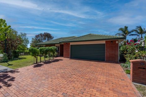 Photo of property in 17 Kingsgate Avenue, Havelock North, 4130