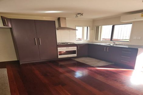 Photo of property in 15 Spoonbill Place, Unsworth Heights, Auckland, 0632