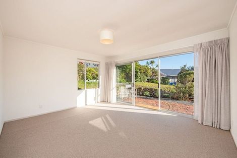 Photo of property in 39 Colchester Crescent, Newlands, Wellington, 6037