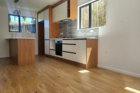 Photo of property in 90a West Harbour Drive, West Harbour, Auckland, 0618