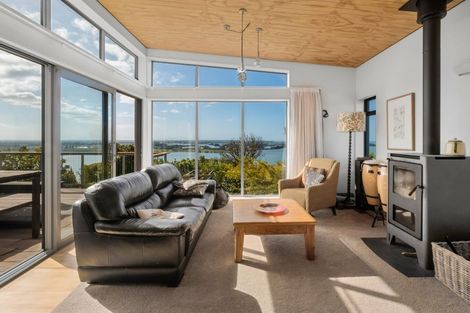 Photo of property in 33 Marama Crescent, Mount Pleasant, Christchurch, 8081