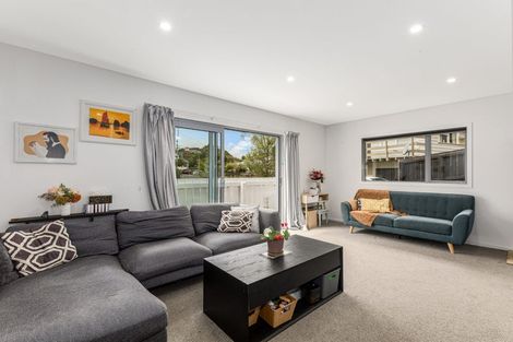 Photo of property in 59b Larsen Crescent, Tawa, Wellington, 5028