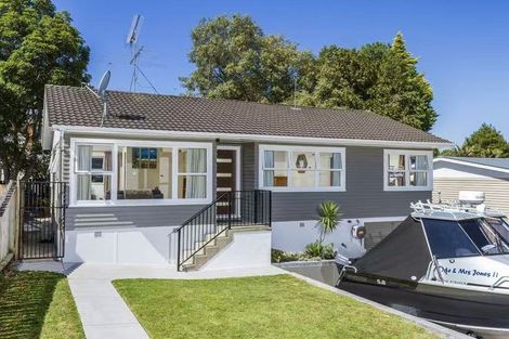 Photo of property in 12 Halberg Street, Glenfield, Auckland, 0629