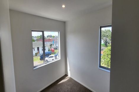 Photo of property in 15a Chadwick Crescent, Mangere East, Auckland, 2024