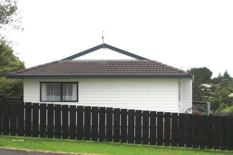 Photo of property in 4 Lesa Annis Place, Henderson, Auckland, 0612