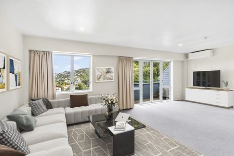 Photo of property in 2/93a Kelburn Parade, Kelburn, Wellington, 6012