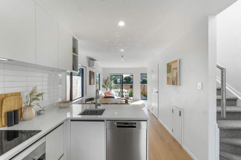 Photo of property in 1/3 Eskdale Road, Birkdale, Auckland, 0626