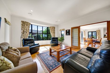 Photo of property in 10 Kinross Drive, Merrilands, New Plymouth, 4312