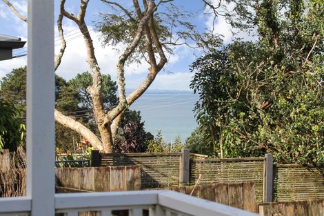 Photo of property in 4 Mceldowney Road, Titirangi, Auckland, 0604